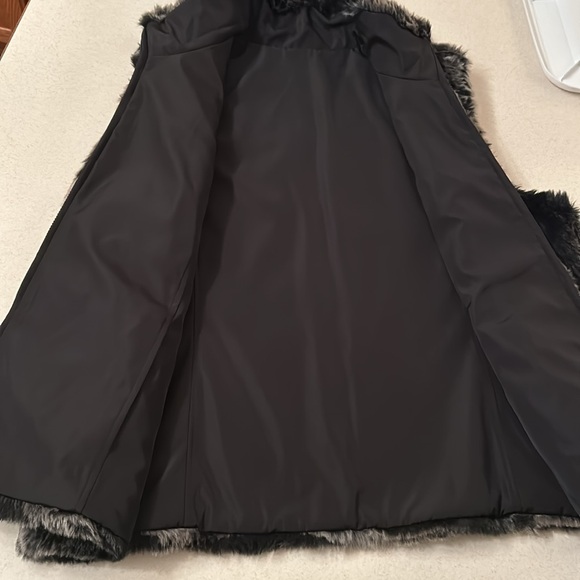 Kristen Blake XXL Black & Silver Reversible Faux Fur Vest Zippered w/ Pockets 🖤 - Picture 8 of 9